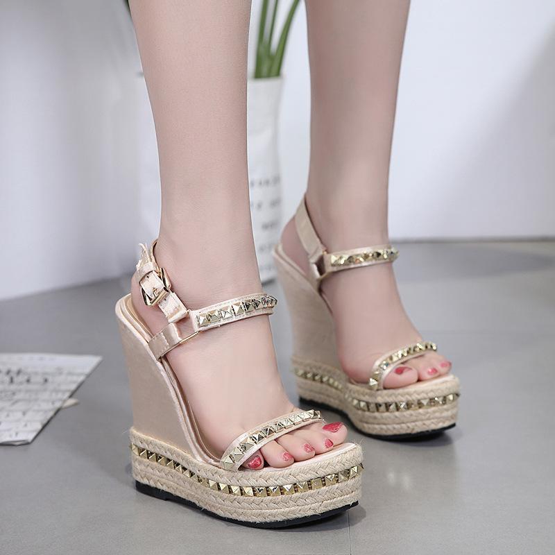 Fashion Temperament Wedge Heel Rivet Women Sandals